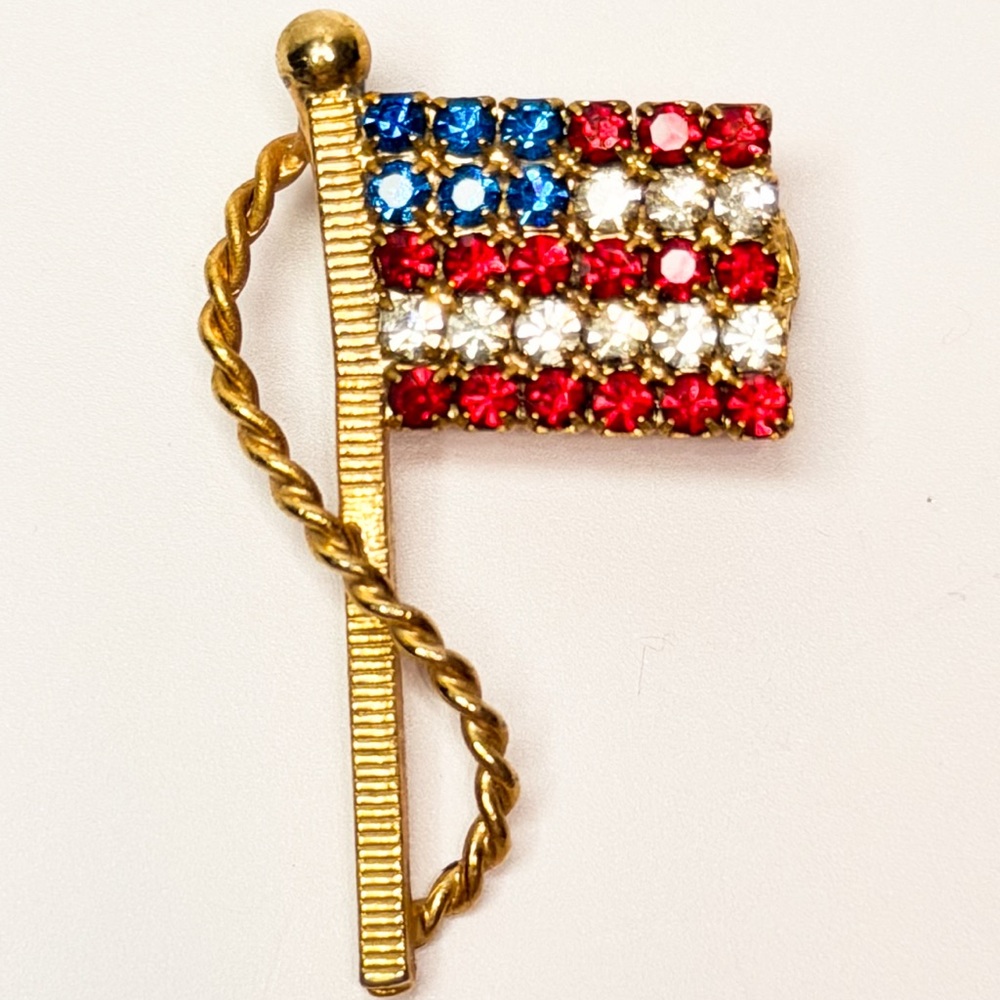 Vintage USA Flag Rhinestone Brooch Pin Gold Tone Patriotic American Flag